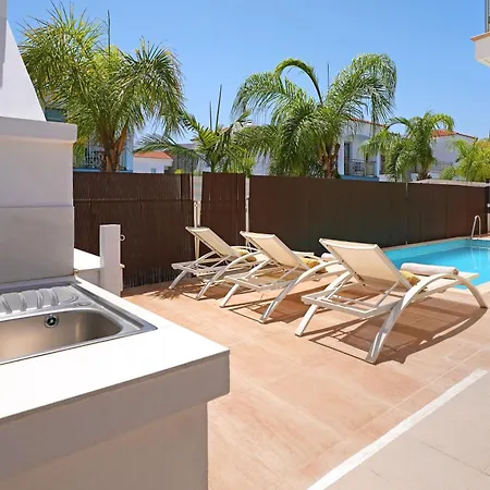 Vilă Adonia - 30m From Pernera Protaras