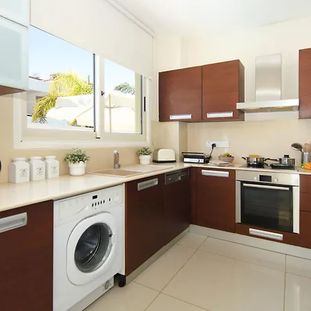 Villa Adonia - 30m From Pernera