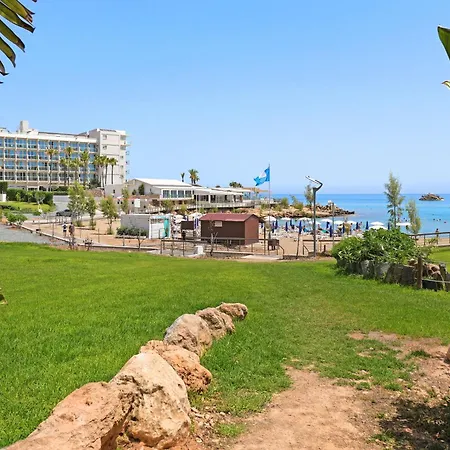 Villa Adonia - 30m From Pernera *