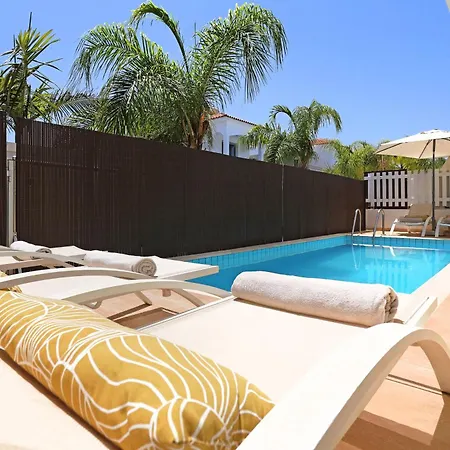 Villa Adonia - 30m From Pernera