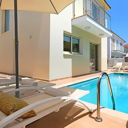 Adonia - 30m From Pernera Willa Protaras