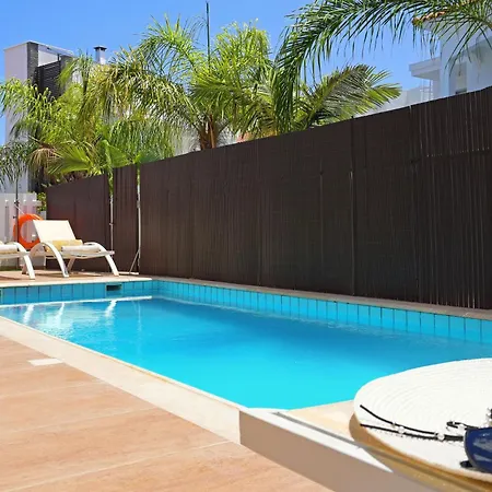 Villa Adonia - 30m From Pernera Protaras