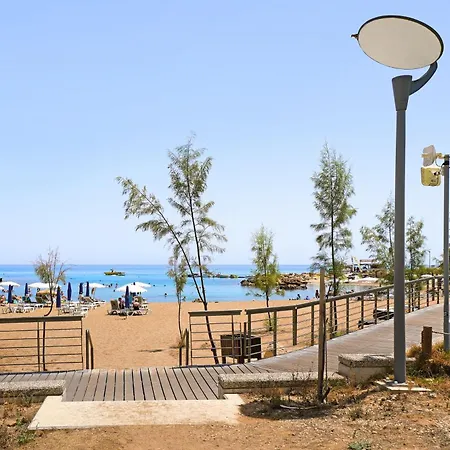 Villa Adonia - 30m From Pernera *