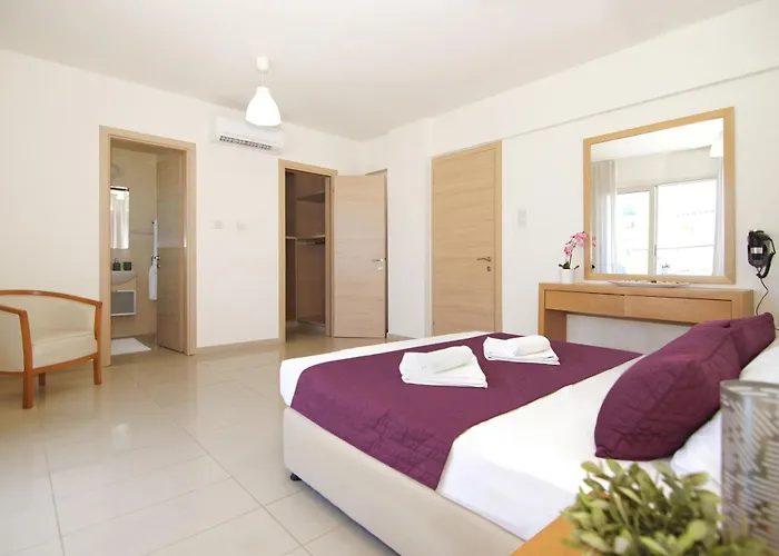 Adonia - 30m From Pernera Willa