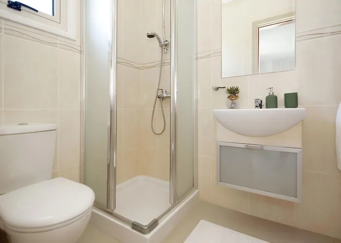 Adonia - 30m From Pernera Willa Protaras