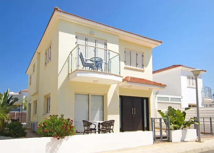 Adonia - 30m From Pernera Willa *