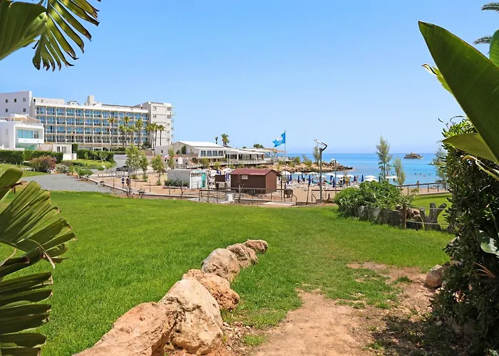 Villa Adonia - 30m From Pernera *