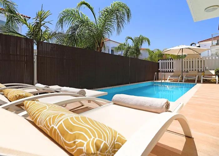 Villa Adonia - 30m From Pernera