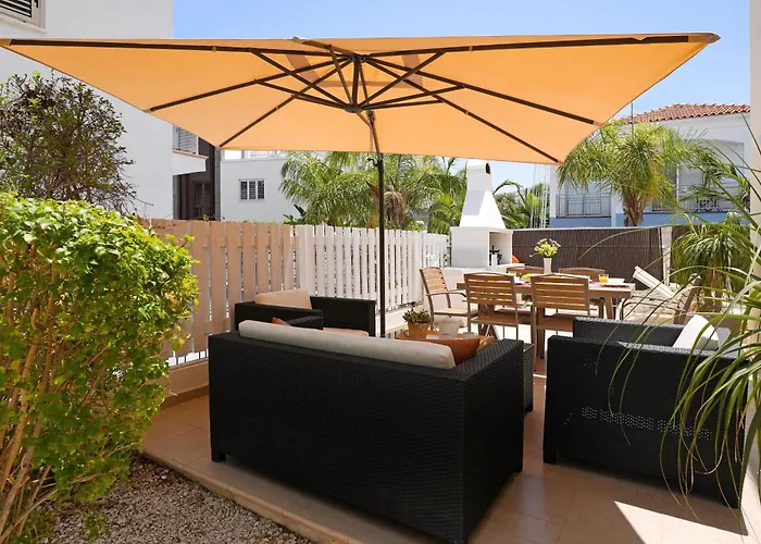 Villa Adonia - 30m From Pernera Protaras