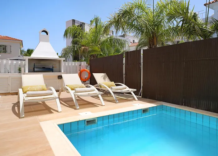 Villa Adonia - 30m From Pernera *