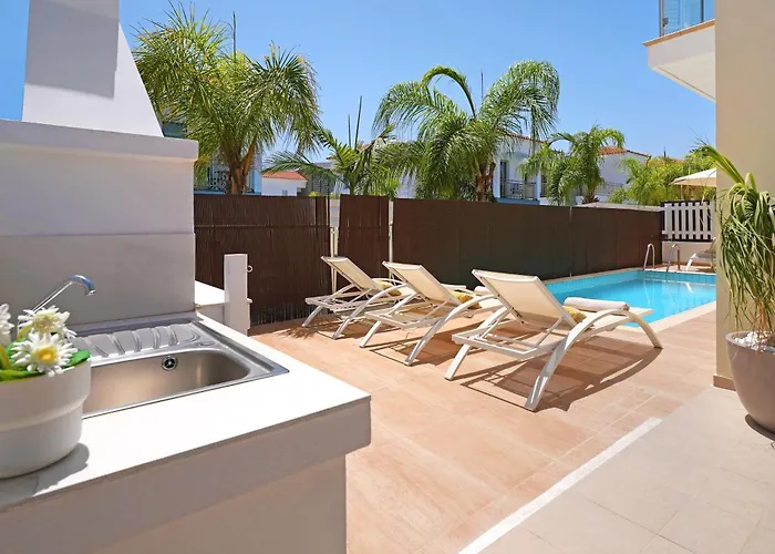 Villa Adonia - 30m From Pernera Protaras